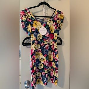 Short sleeves, shein summer dress, running small, size on tag medium. Colorful